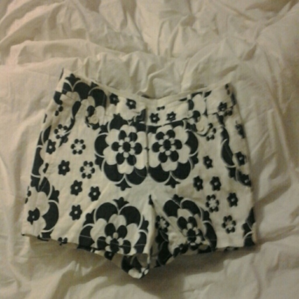 Tory Burch Linen navy and white shorts